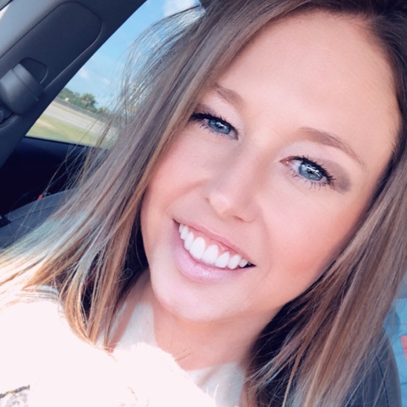 Meet your Posher, Kelly - Picture 3 of 4